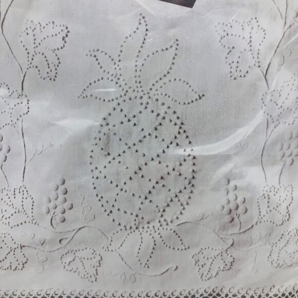 Vtg New Cathy Needlecraft Candlewickery Pineapple Table Runner Kit 16x52 Sealed - Picture 4 of 8
